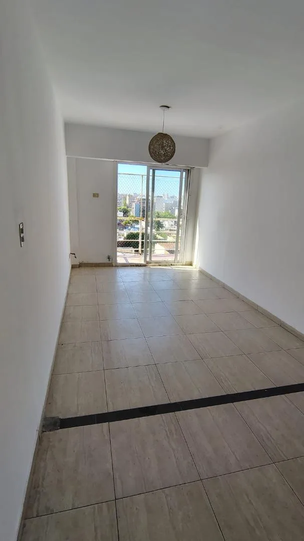 Apartamento de 3 ambientes com 2 dormitórios em Liniers