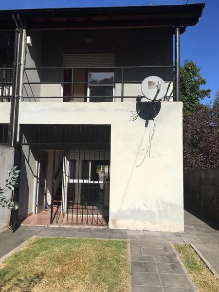 Casa de 2 dormitórios para alugar em Ituzaingó