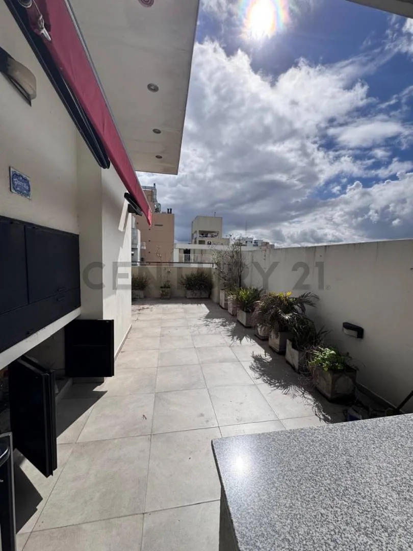 Apartamento dúplex mobiliado com 3 dormitórios em La Plata