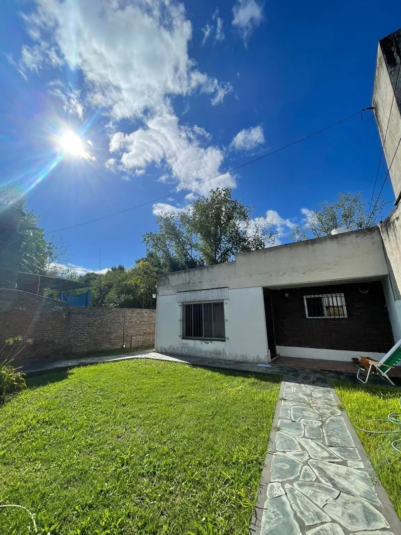 Casa para alugar com 2 dormitórios em Luján