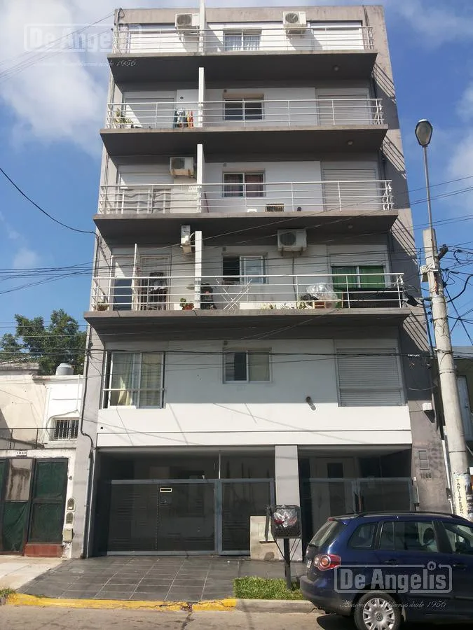 Departamento monoambiente con cochera en Morón Sur