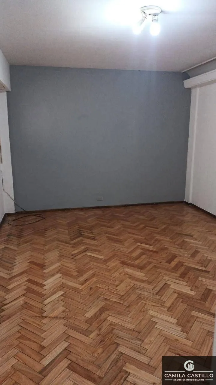 Apartamento de 3 ambientes com 2 dormitórios em Flores