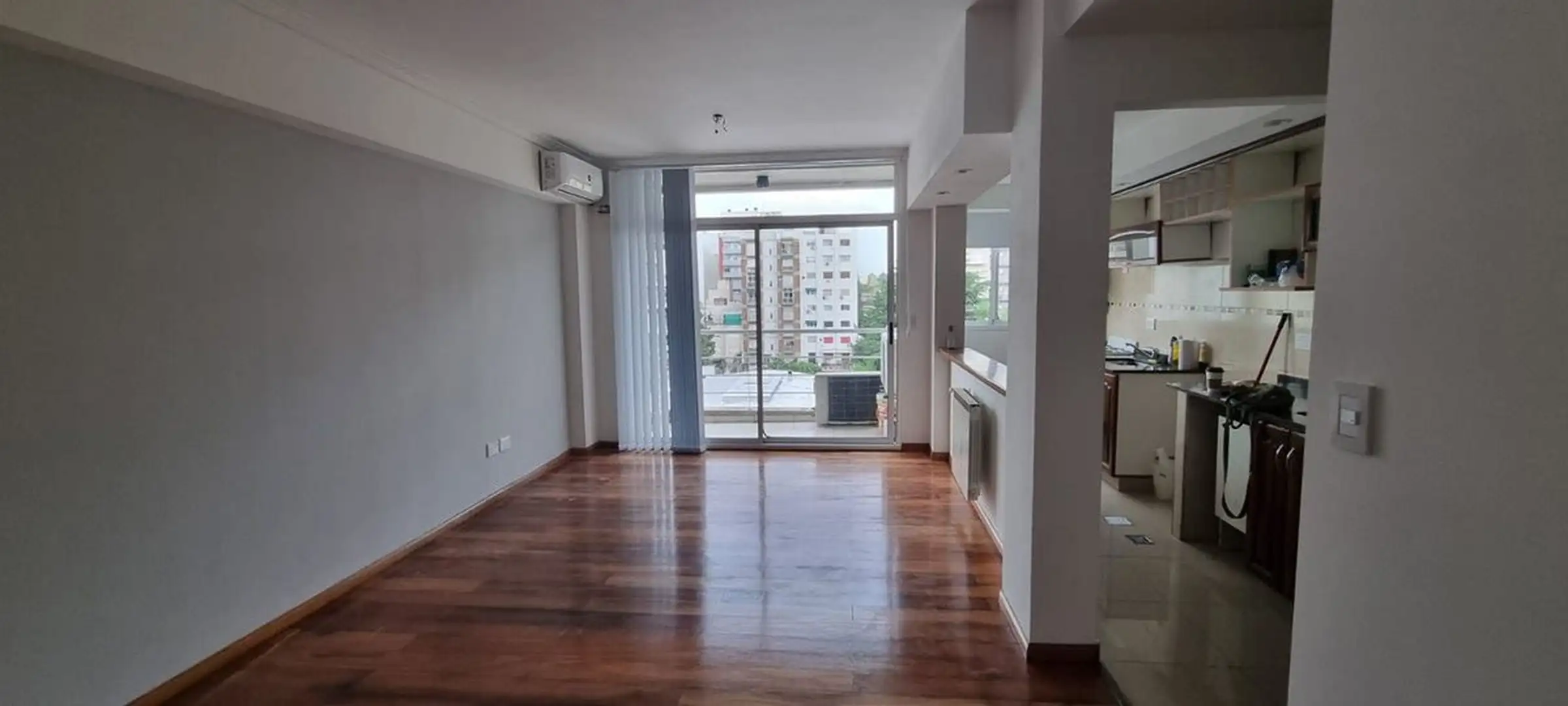 Departamento de 3 ambientes con cochera en Flores