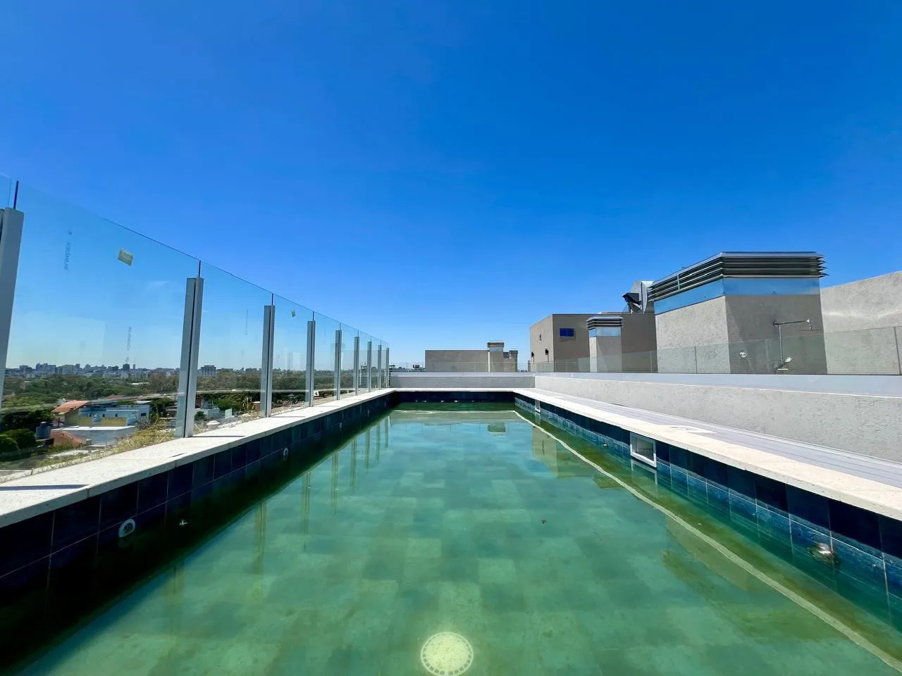 Monoambiente con cochera fija cubierta en Vicente López