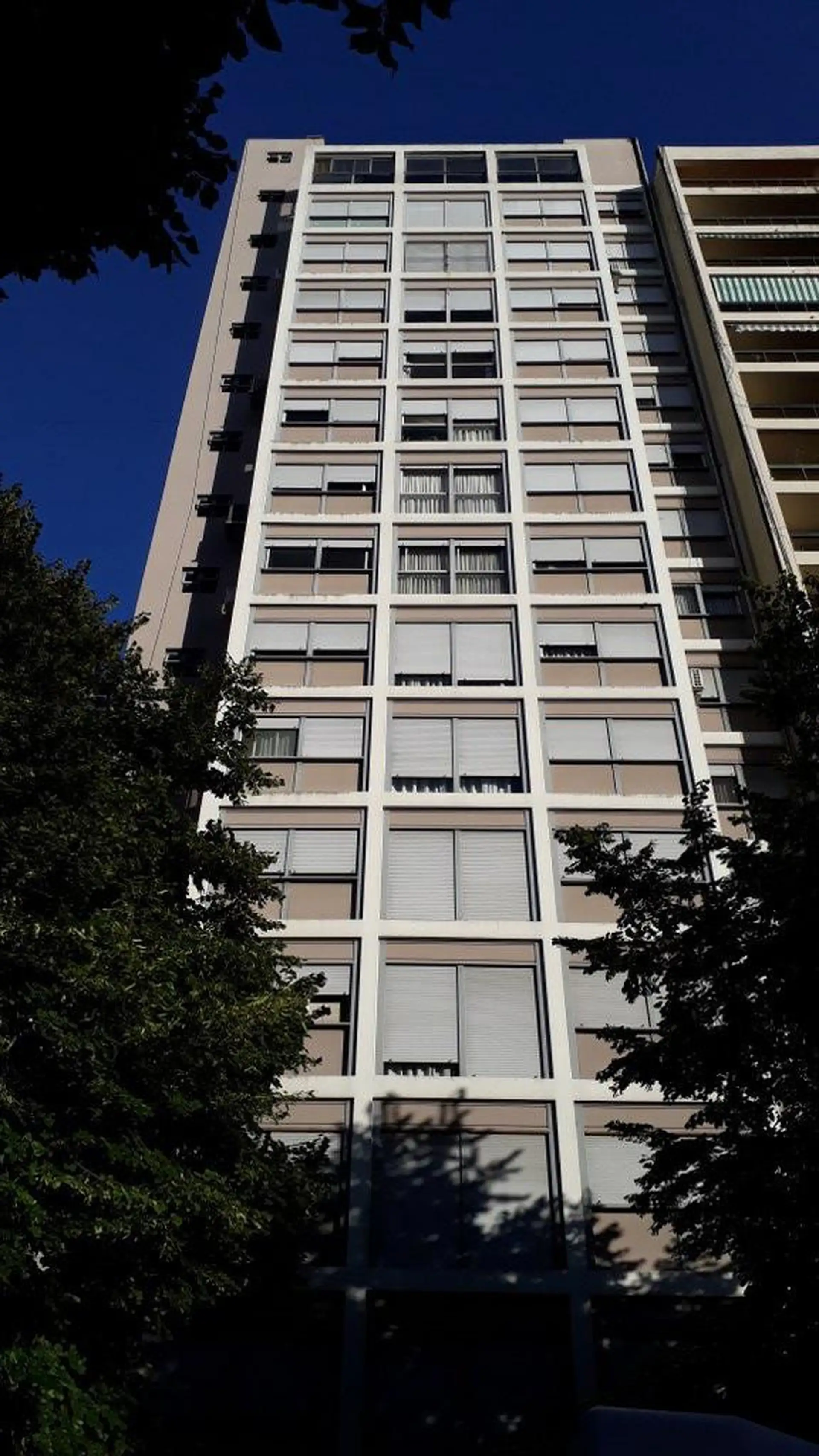 Apartamento de 2 dormitórios em La Plata (meio andar)