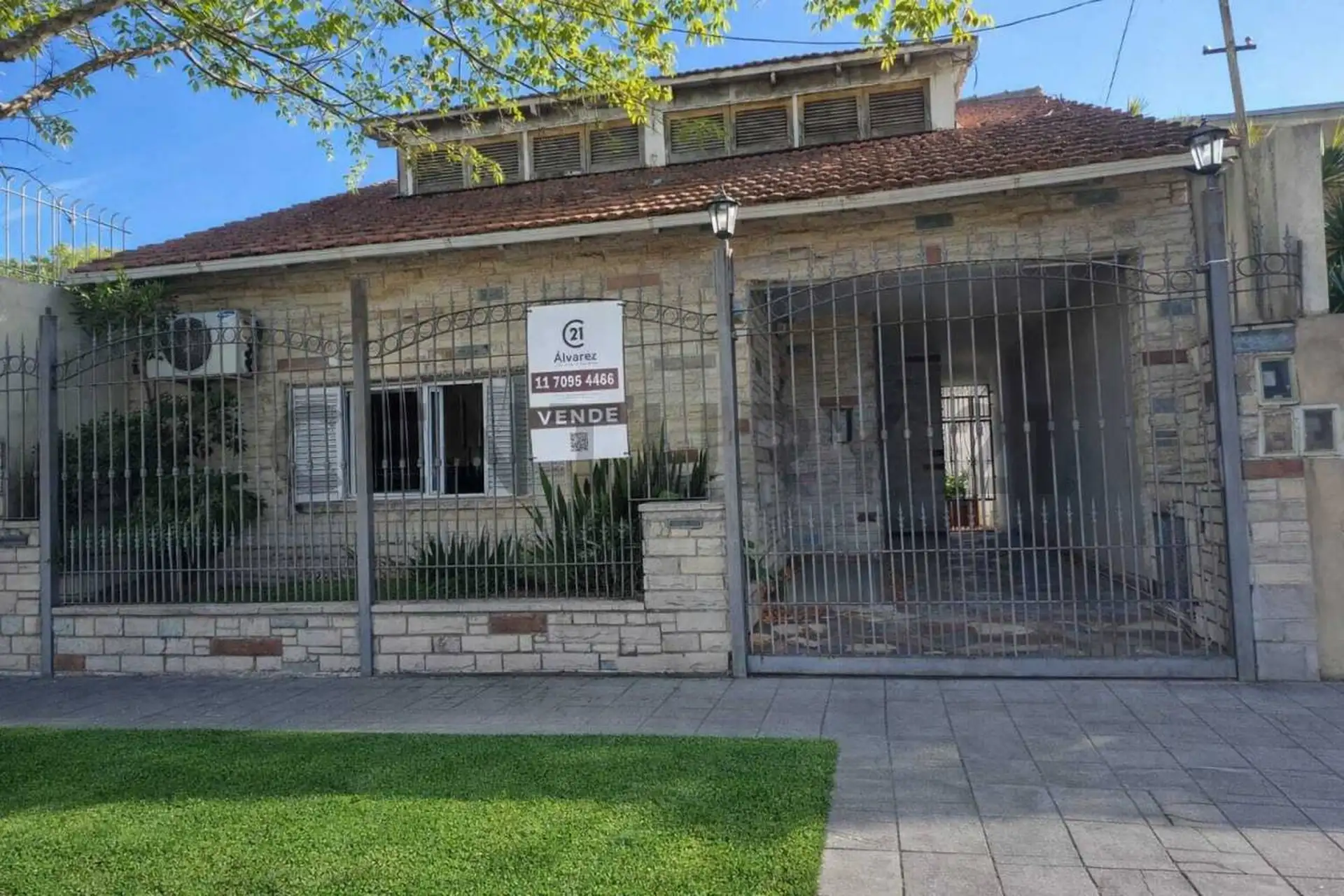 Five-bedroom house for rent in Lomas de Zamora