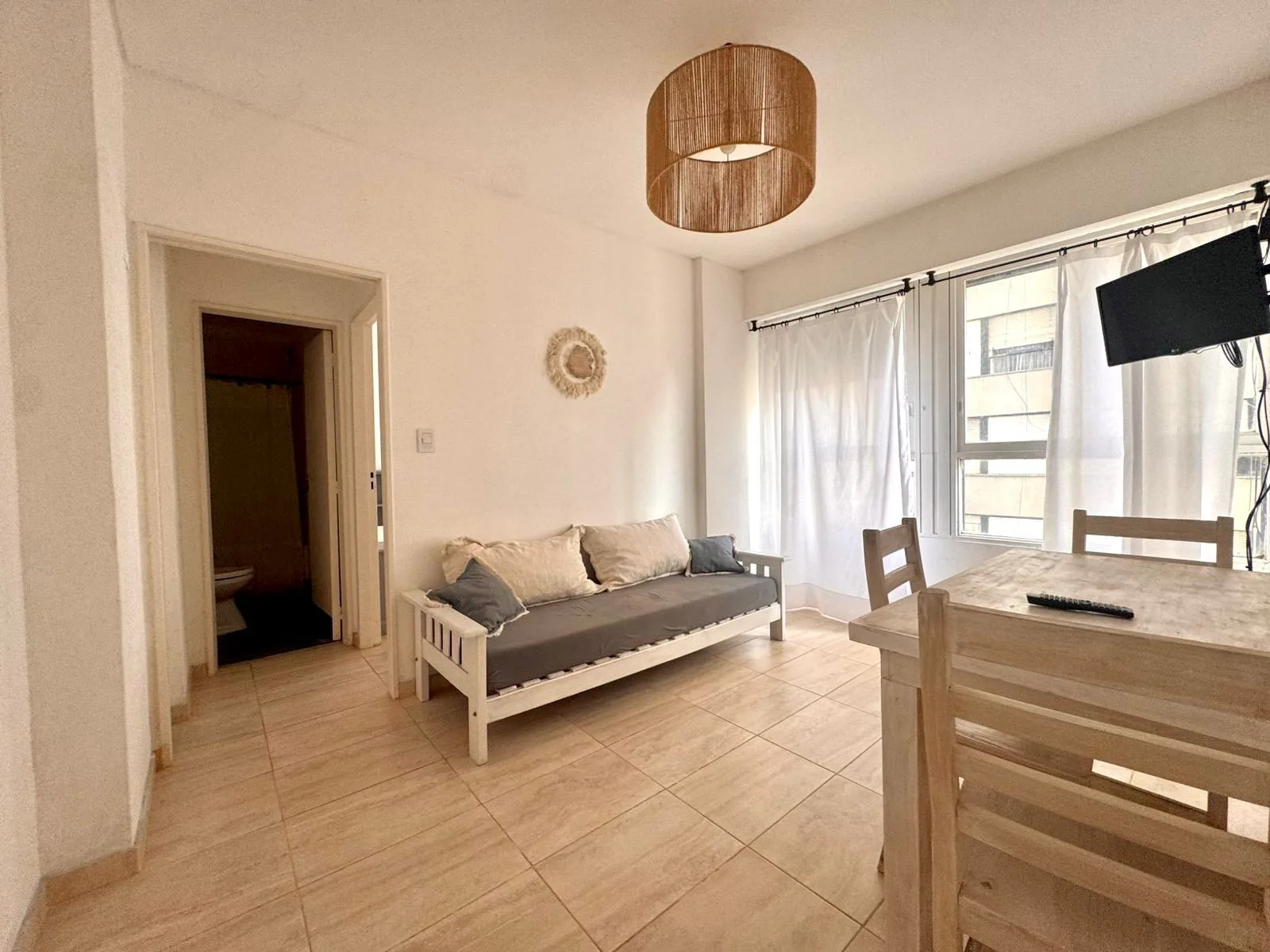Furnished one-bedroom apartment in Monserrat