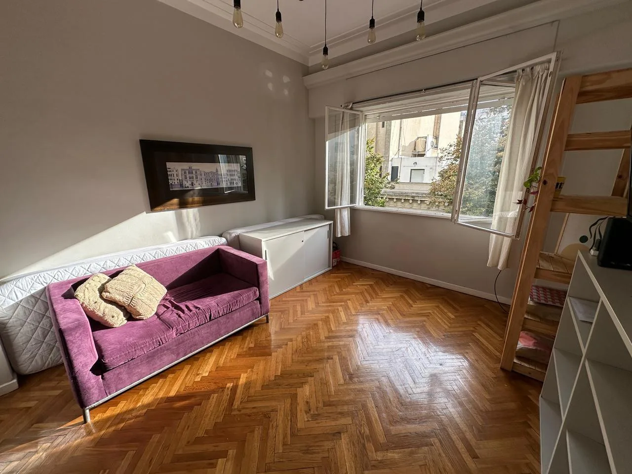 Furnished two-bedroom apartment in Monserrat