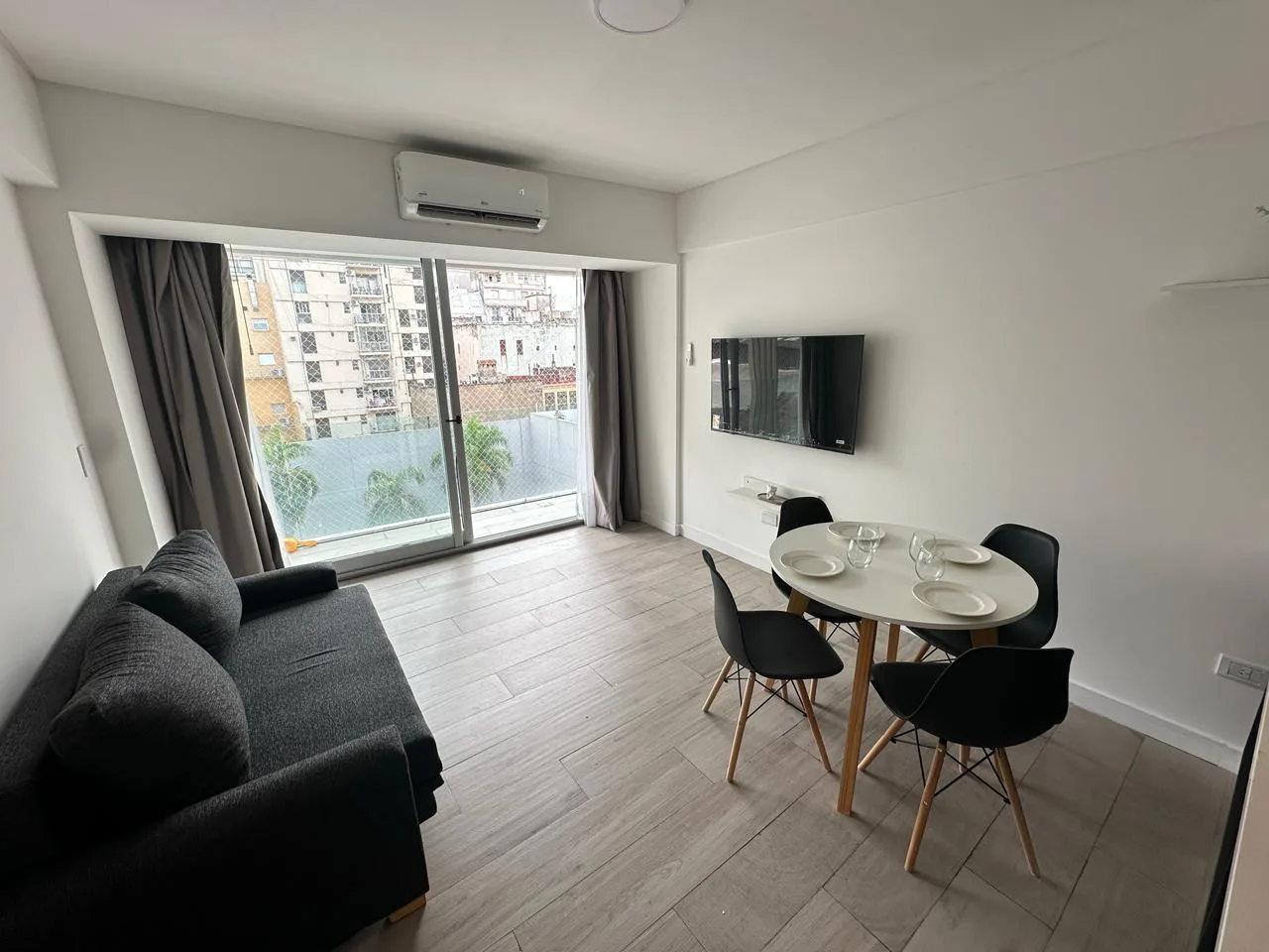 Apartamento de dois ambientes mobiliado em Monserrat