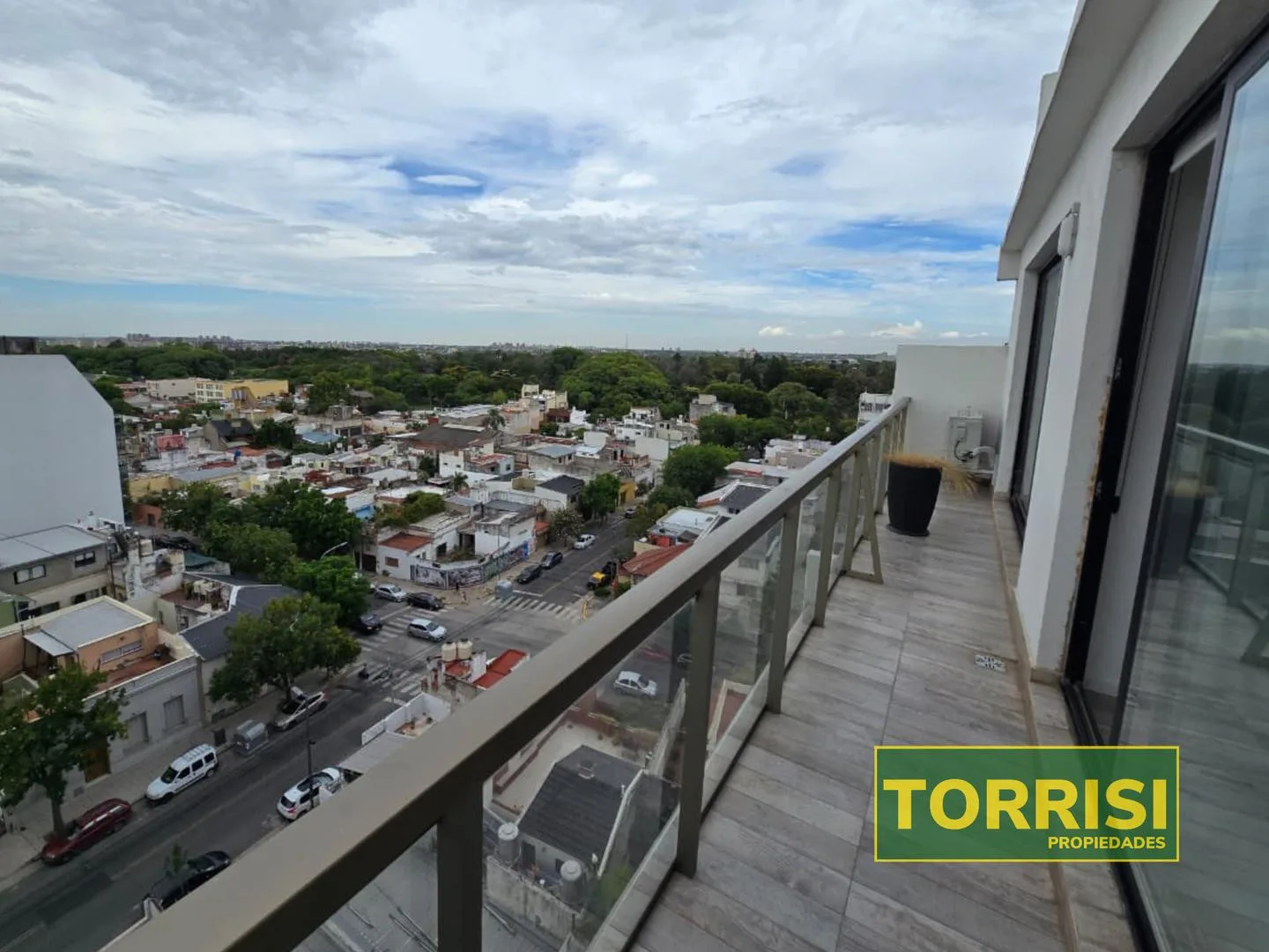 Departamento de 1 ambiente con balcón en Parque Avellaneda