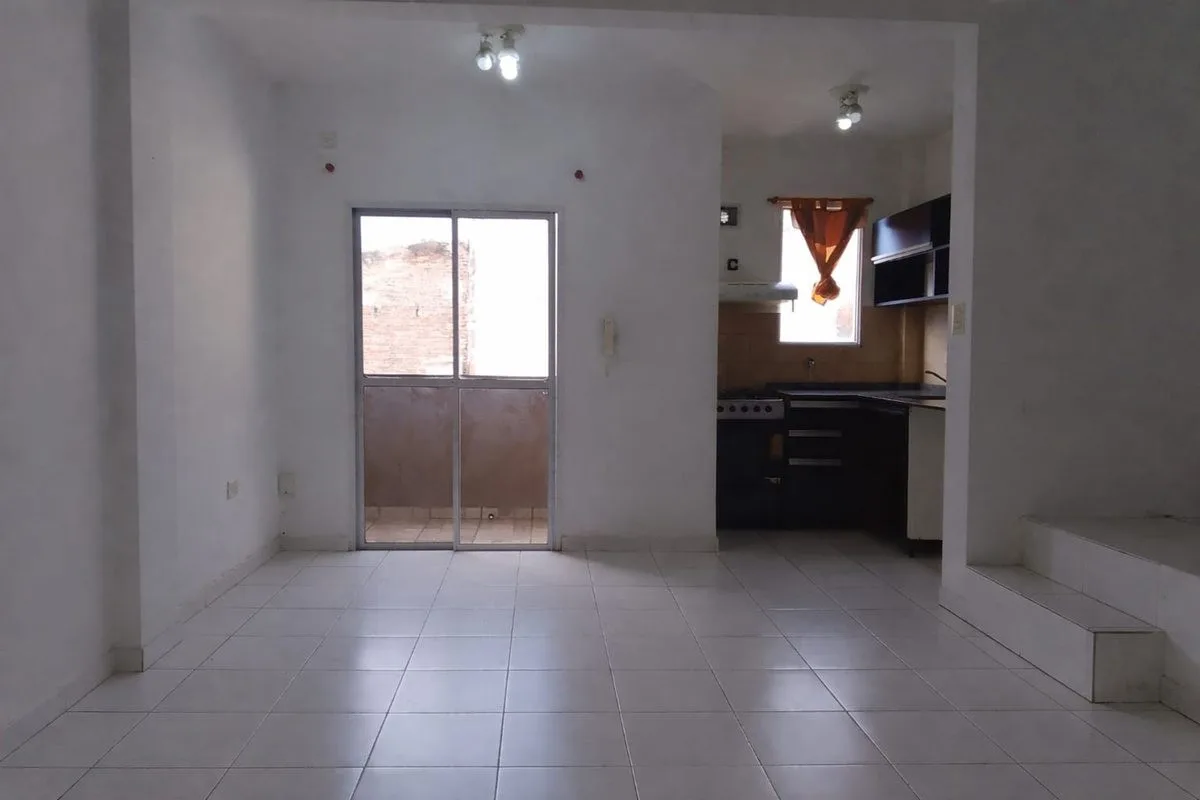 Apartamento de dois ambientes com varanda em Lanús Oeste