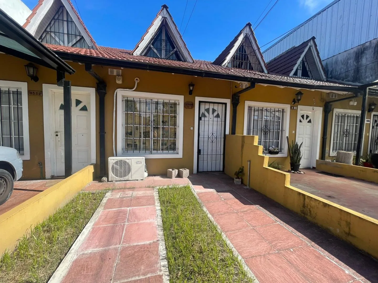 Sobrado com 2 dormitórios para alugar em Ituzaingó Norte