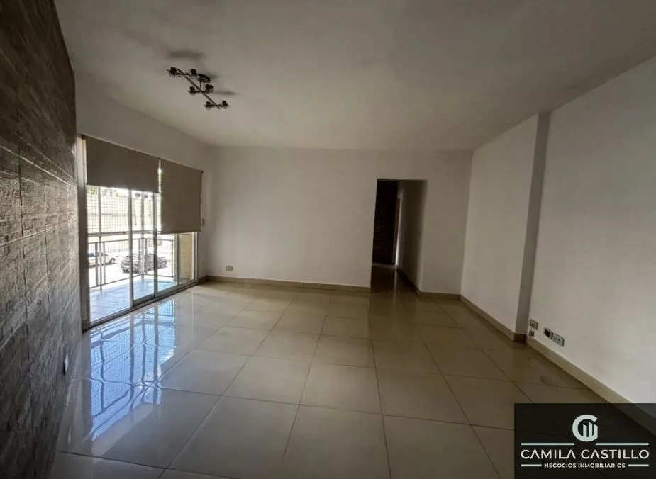 Apartamento de 3 ambientes com varanda em Mataderos