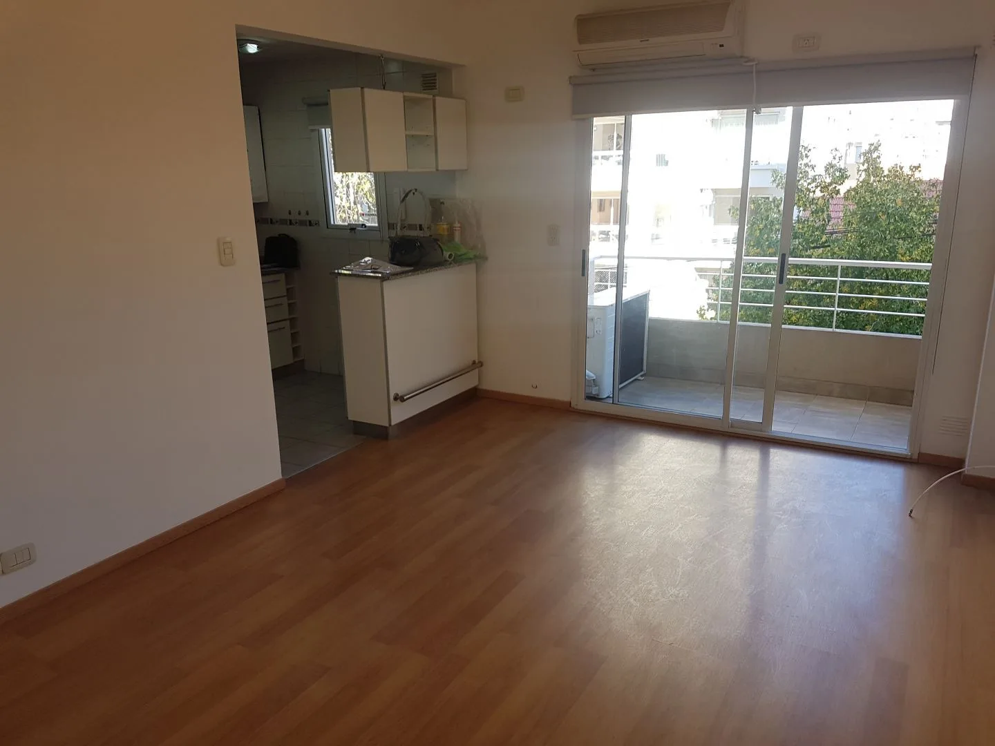 Apartamento de 2 ambientes com varanda em Florida
