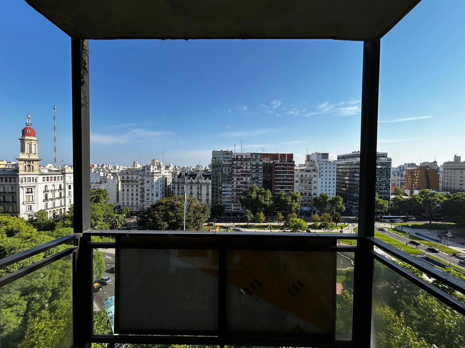 Departamento de 3 ambientes al frente con balcón en Monserrat