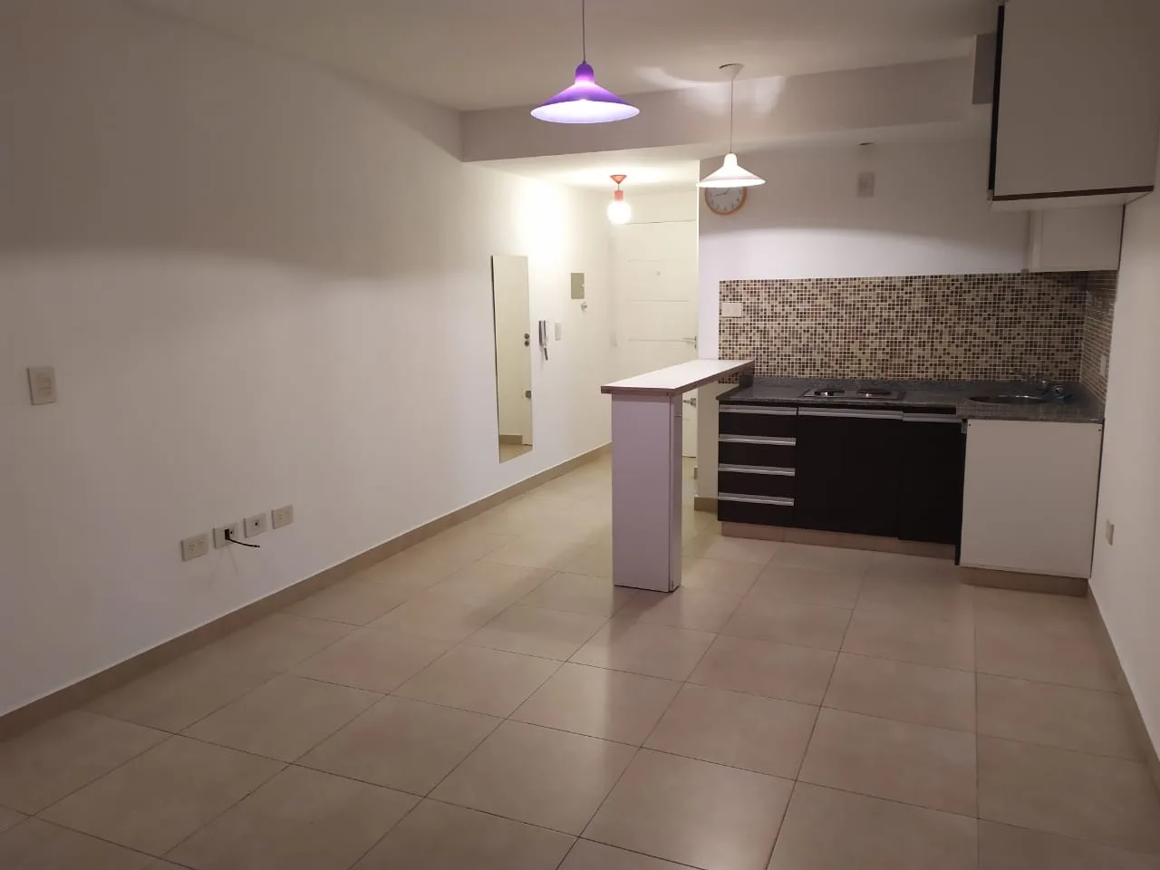 Monoambiente con balcón en Lomas de Zamora