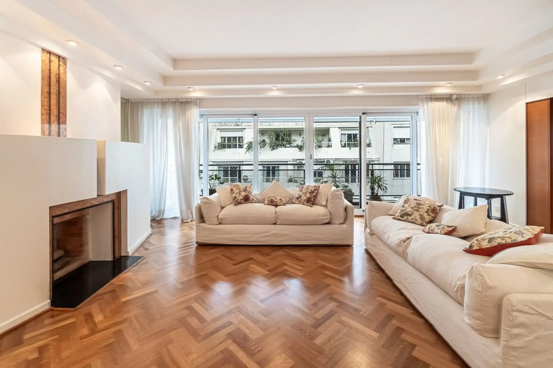 Apartamento de quatro dormitórios mobiliado em Recoleta