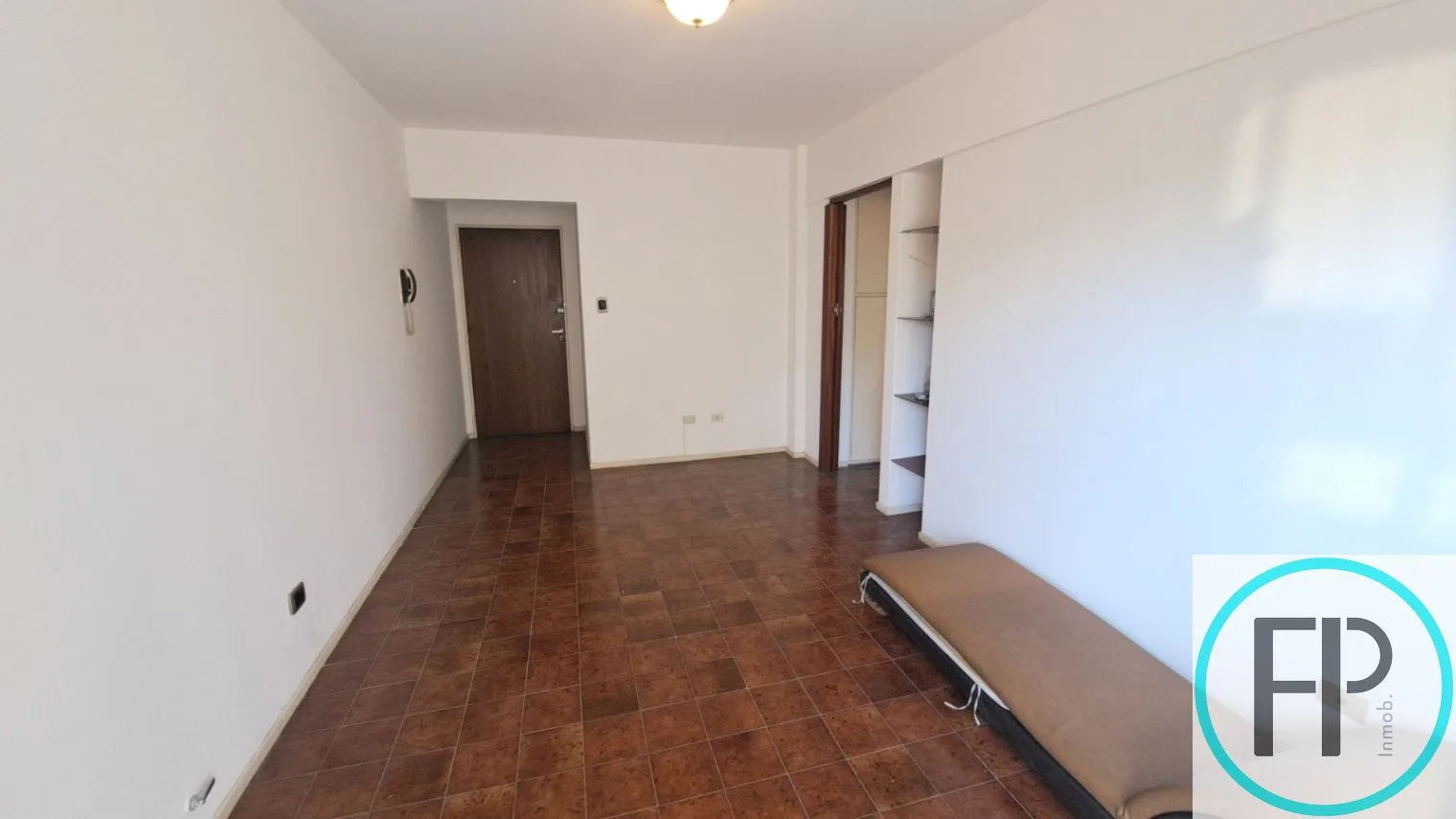 Departamento de 2 ambientes con balcón en Ramos Mejía