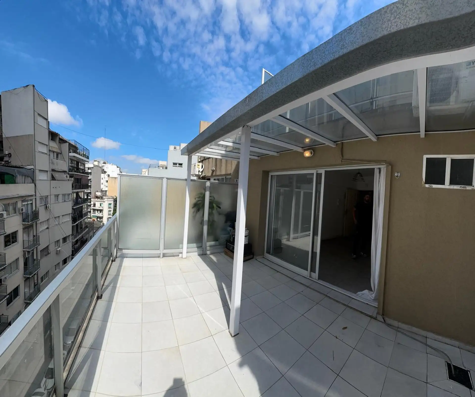 Kitnet de 1 quarto com varanda-terraço em Balvanera