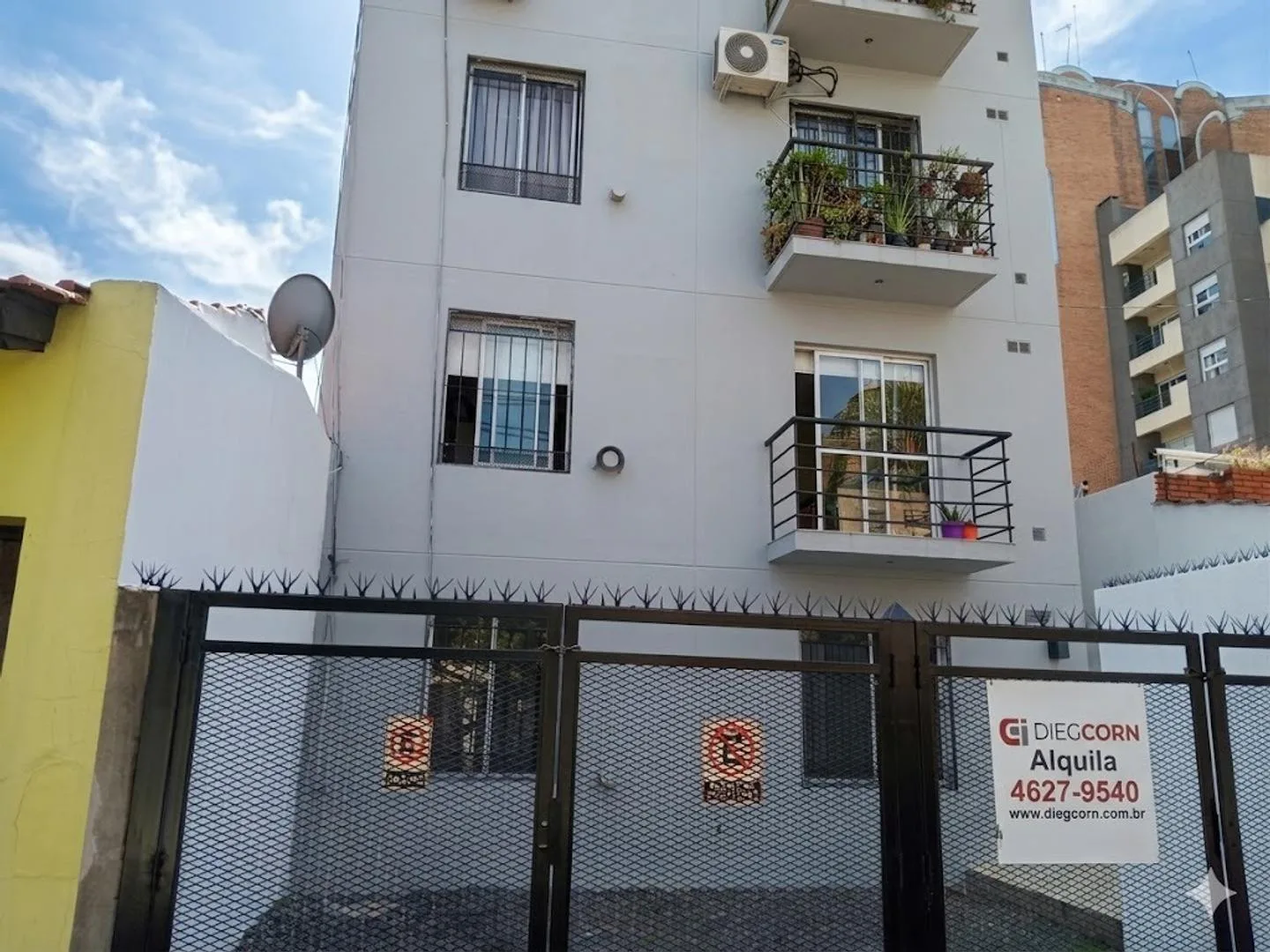 Departamento de 2 ambientes contrafrente con patio en Morón