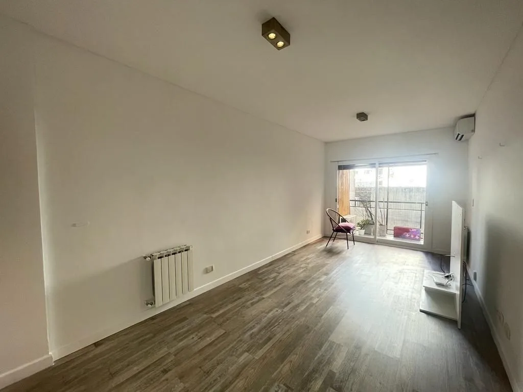 Three-room half-floor apartment in Recoleta