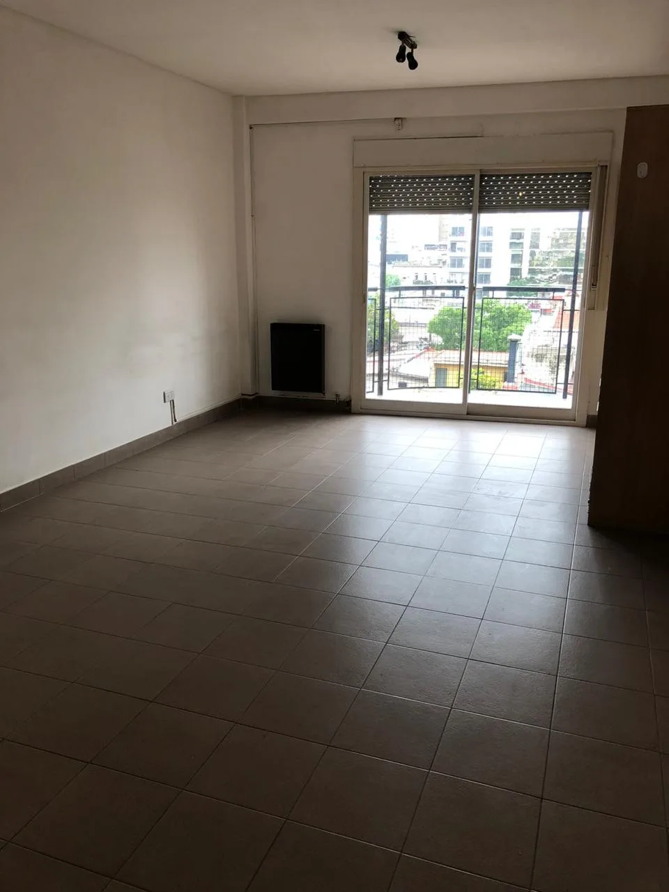 Monoambiente con balcón al frente en San Cristóbal