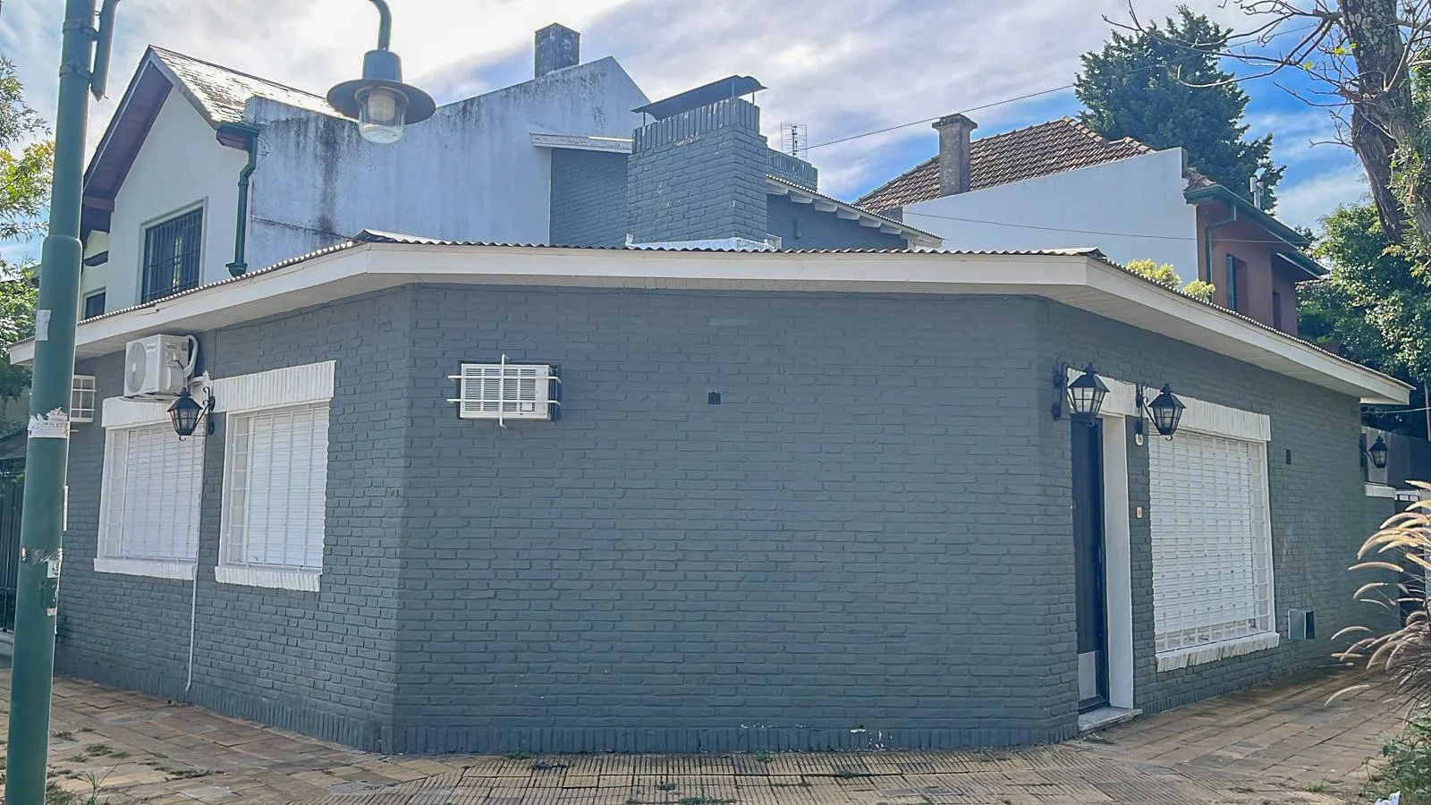 Casa térrea com 2 dormitórios em Martínez