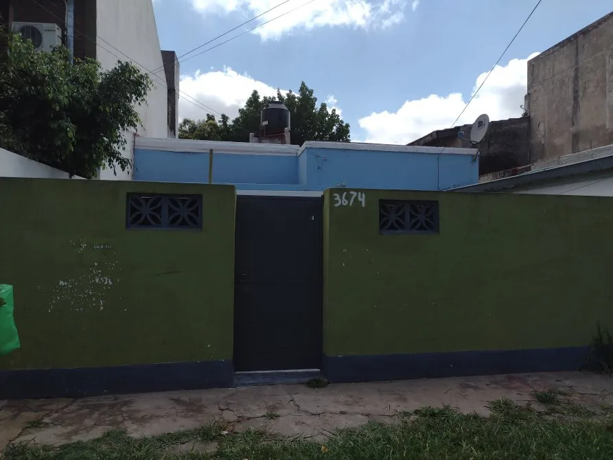 Casa de 2 dormitórios em Monte Chingolo, Lanús