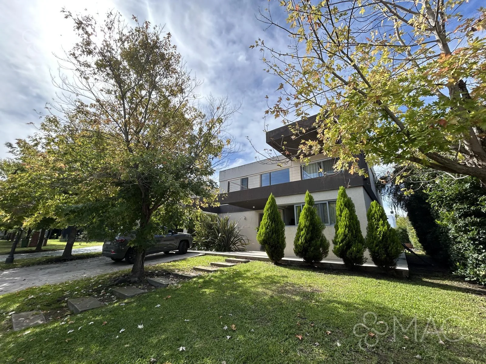 Современный дом с 4 спальнями в Nordelta Los Sauces