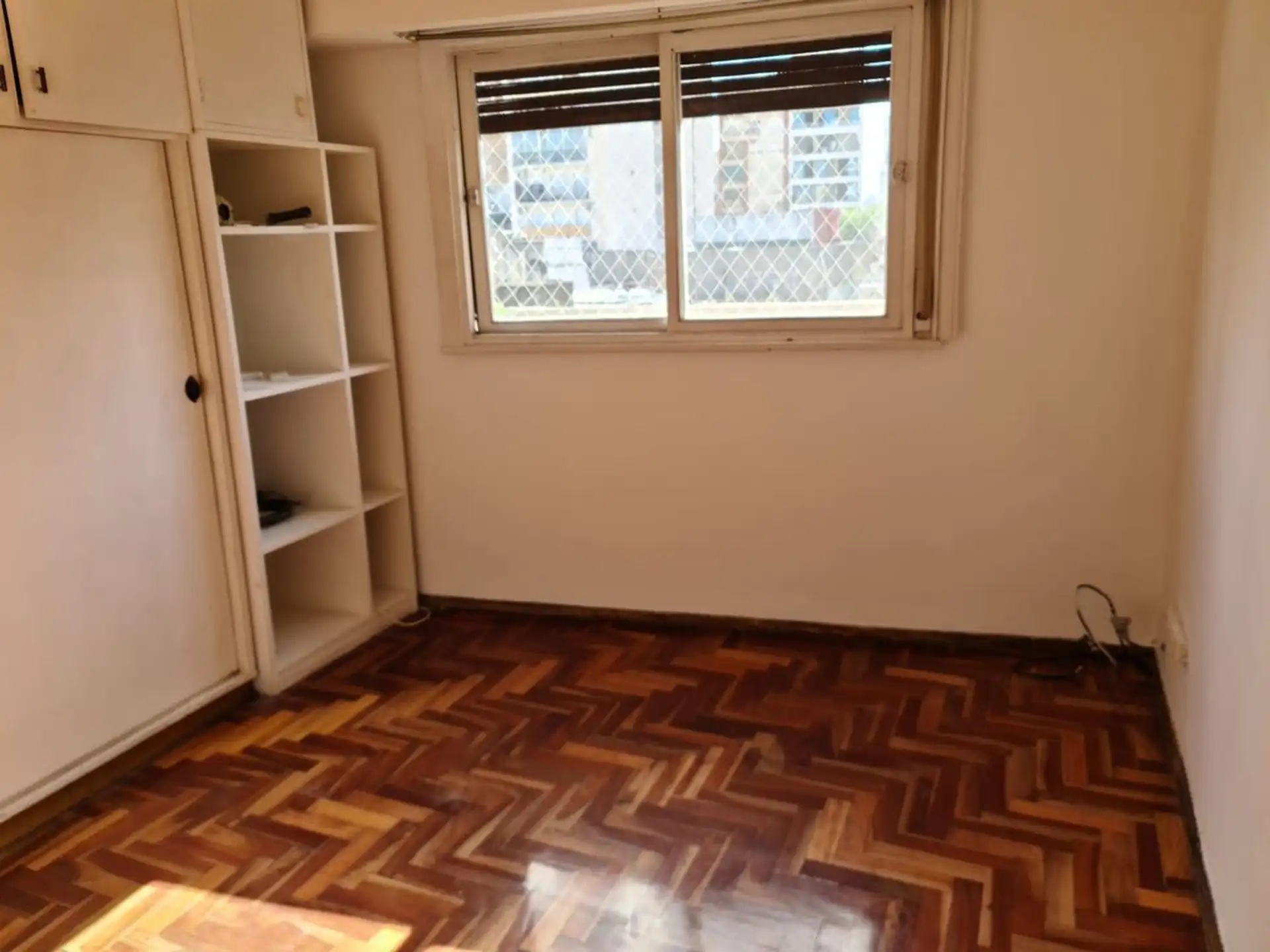 Departamento de 2 ambientes al frente con balcón en San Cristóbal