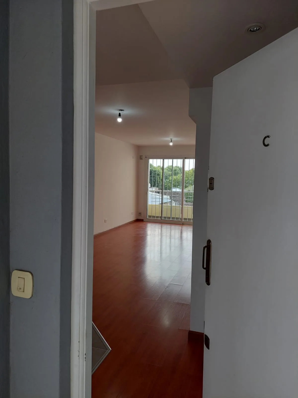 Monoambiente en contra-frente con balcón en Villa Urquiza