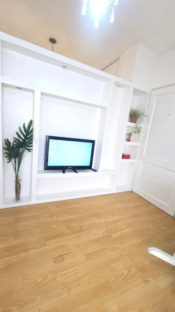 Kitnet mobiliada de 2 quartos? em Lomas de Zamora