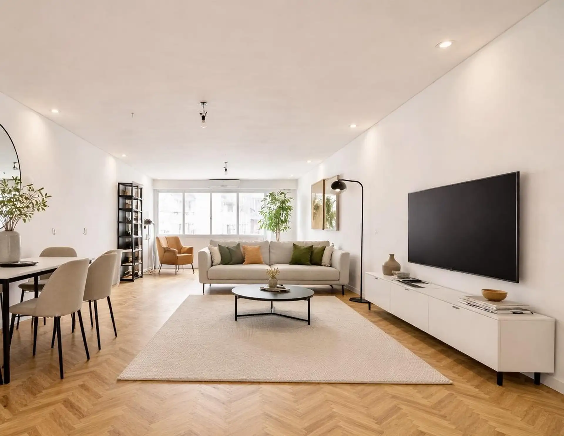 Renovated four-bedroom apartment in Retiro