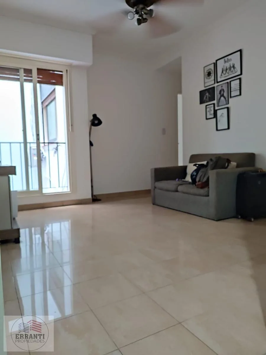 Departamento de 2 ambientes apto profesional en Flores