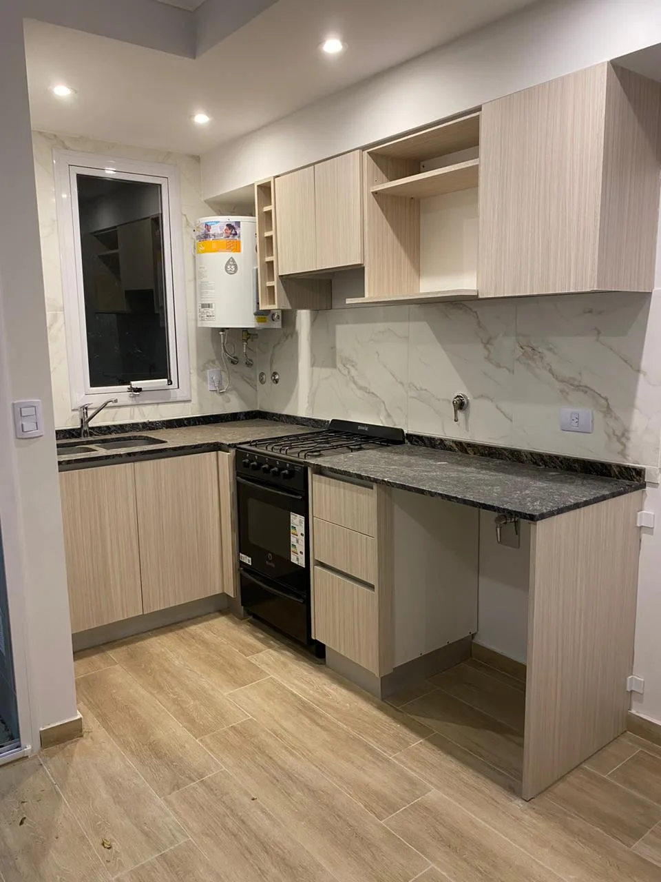 Apartamento de dois ambientes no contrafrente em Santos Lugares