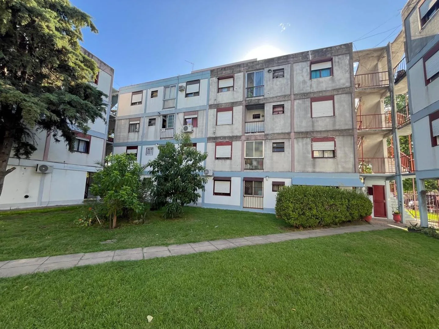 Apartamento de 3 ambientes em planta baixa com garagem em Villa Tesei