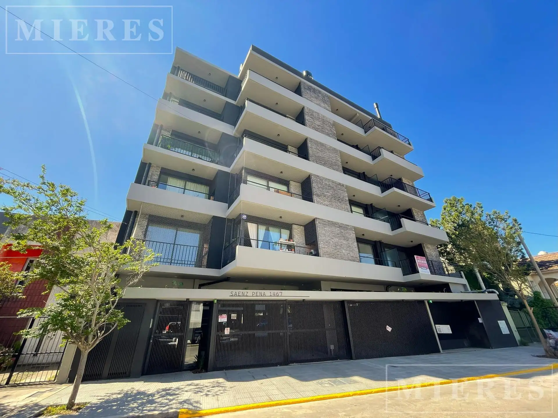 Monoambiente en alquiler con balcón y parrilla en Tigre Centro