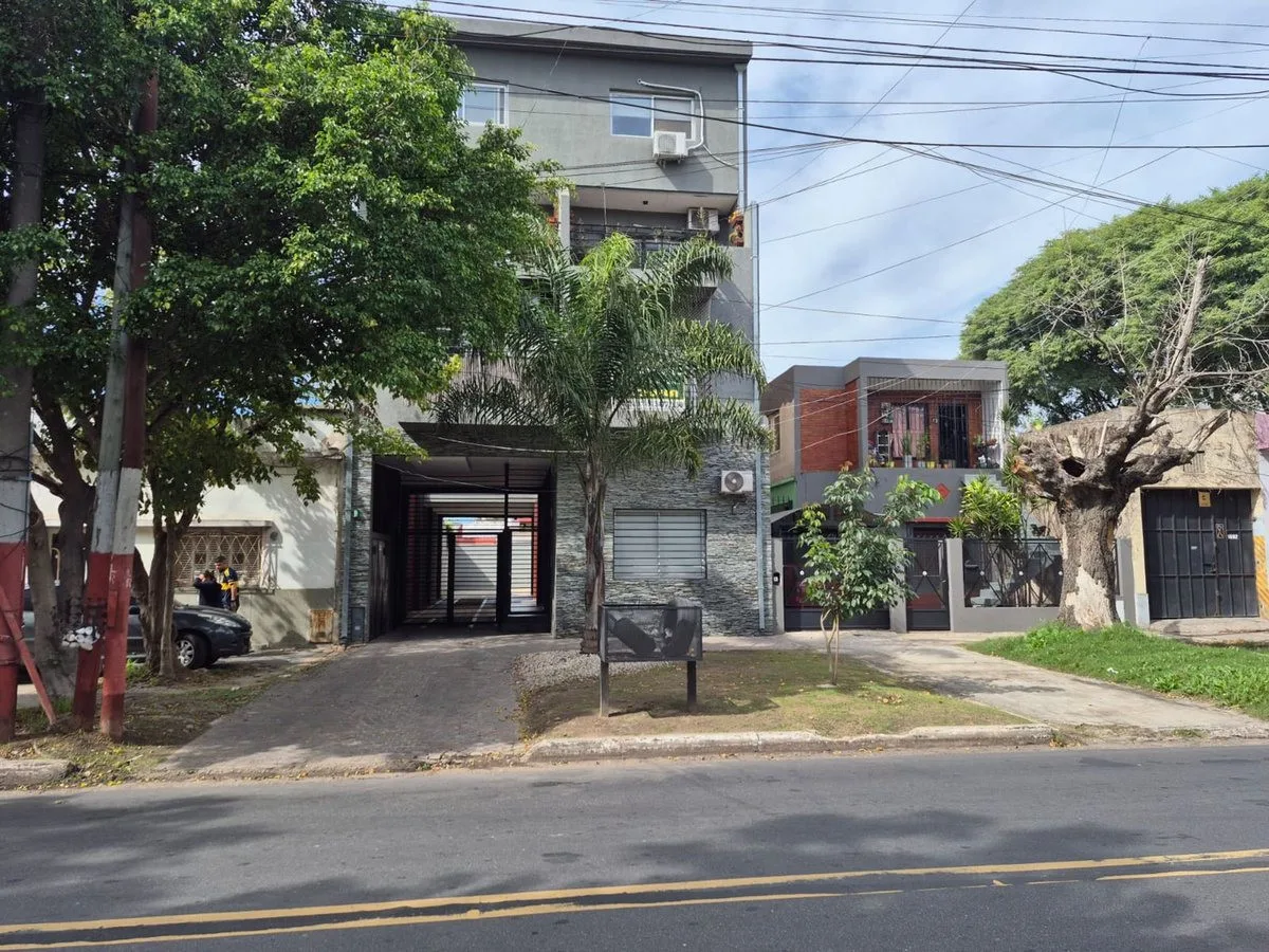 Apartamento de dois ambientes de fundos em Lanús Oeste