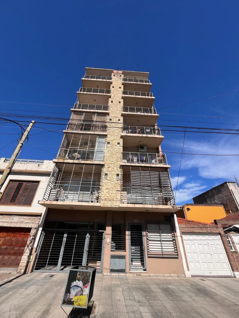 Apartamento de dois ambientes com 1 quarto em Lanús