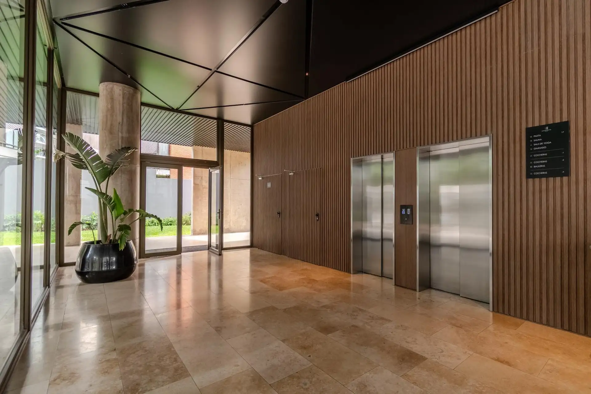 Трёхкомнатная квартира в La Lucila с видом на реку