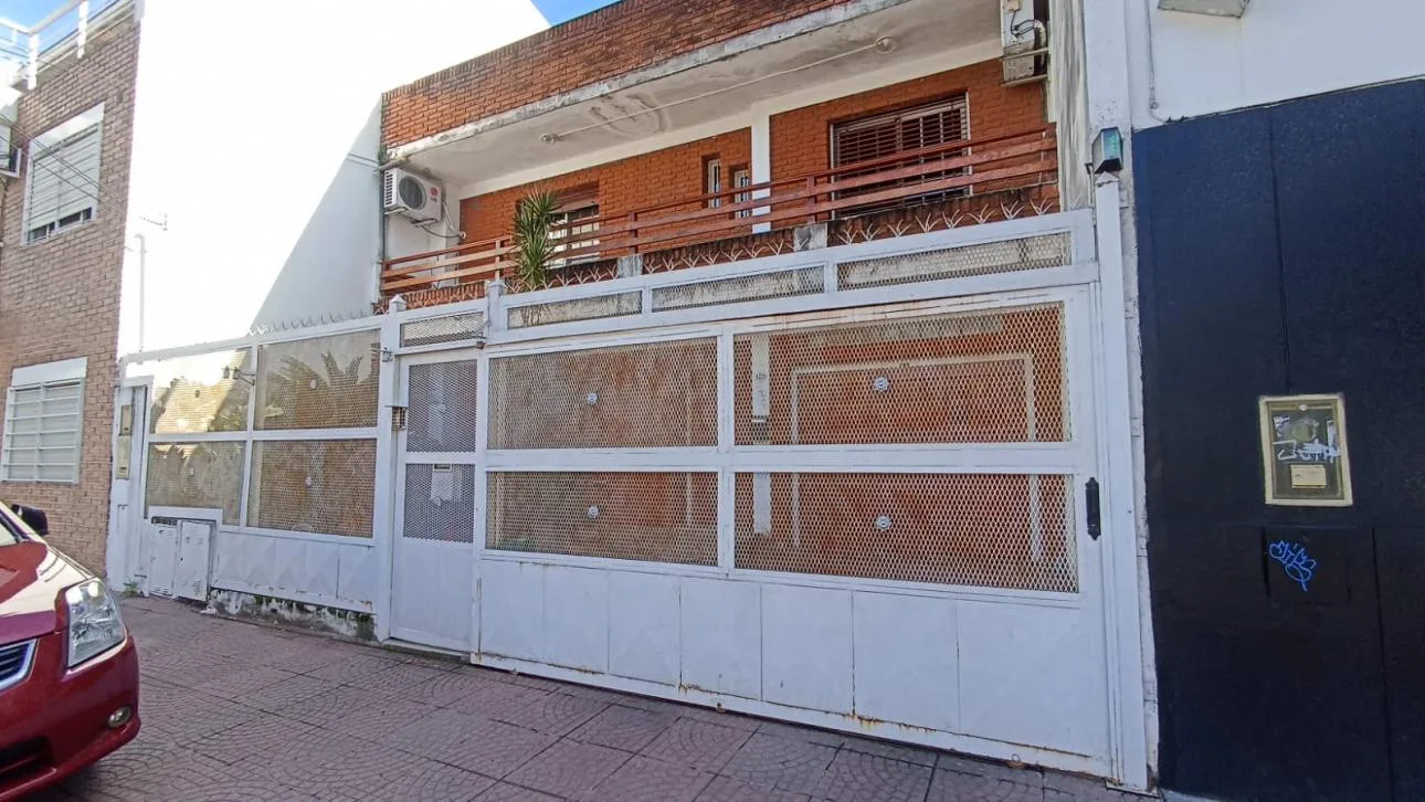PH de três ambientes com 2 dormitórios em Santos Lugares
