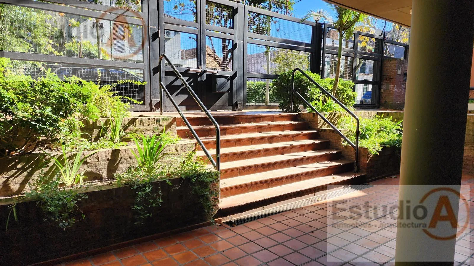 Departamento de 2 ambientes con cochera en Las Carreras