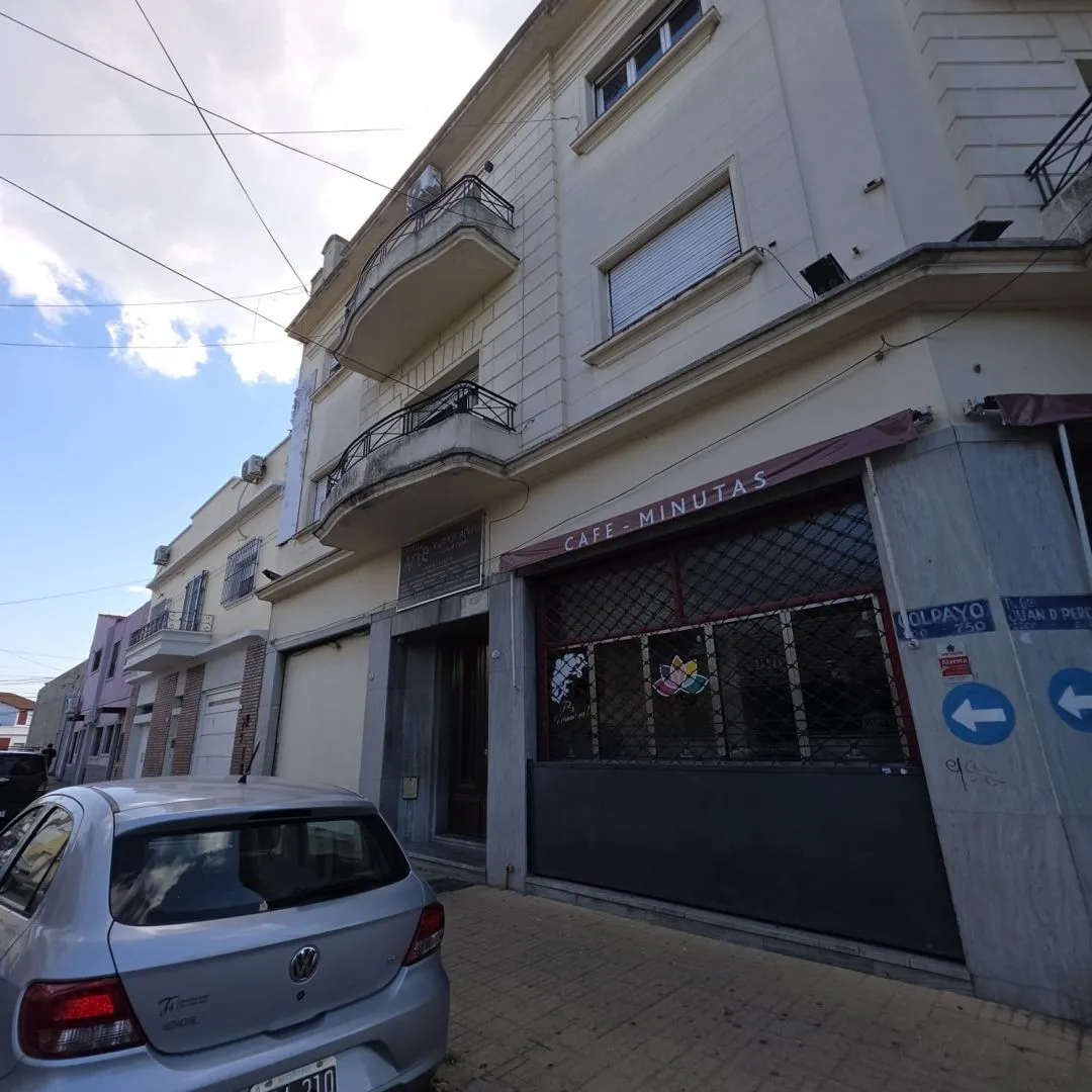 Apartamento de 2 ambientes com 1 quarto em Valentín Alsina