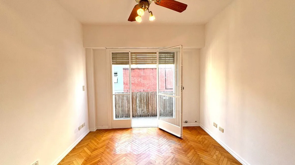 Three-room apartment with balcony in San Telmo