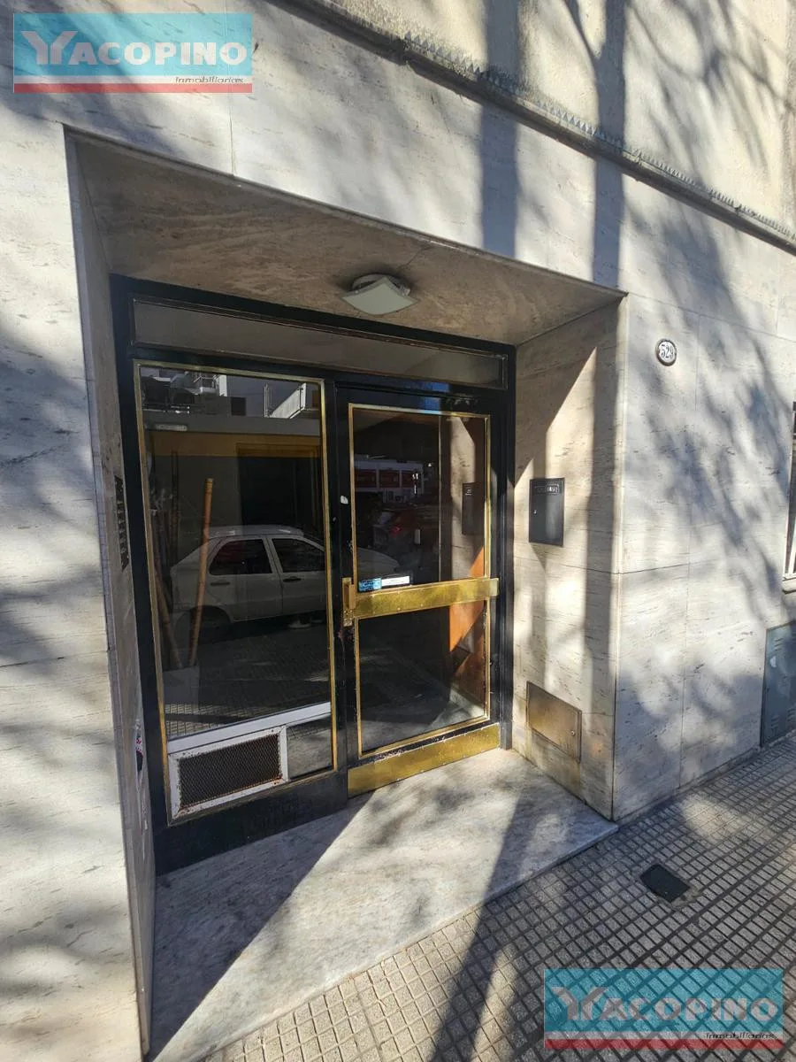 Departamento de 3 ambientes contra frente con balcón en Floresta