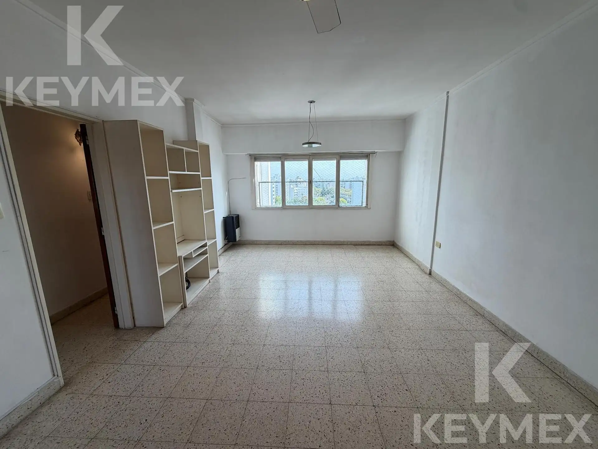 Three-bedroom apartment on Avenida 7 in La Plata