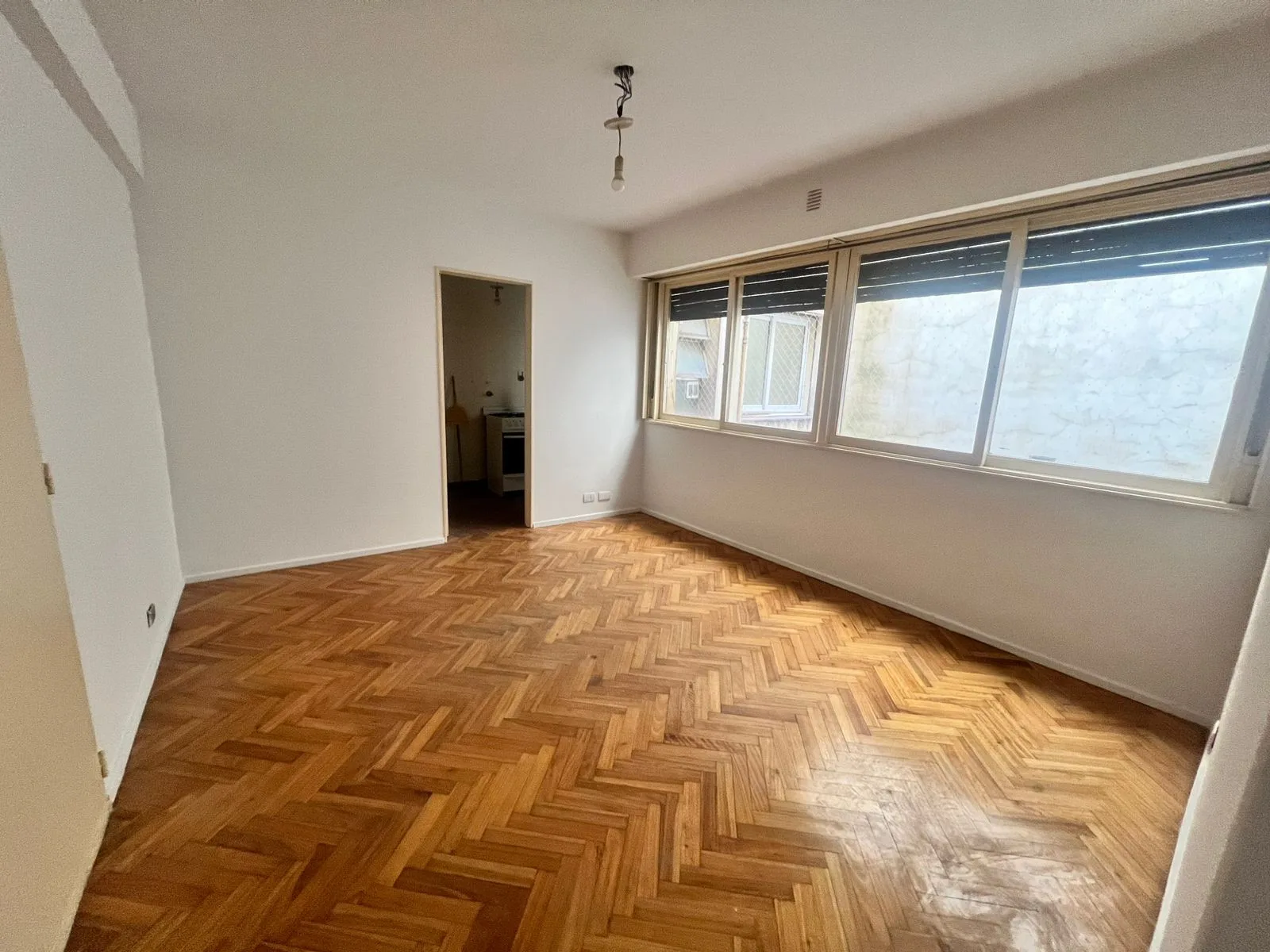 Two-room apartment with separate kitchen in Palermo