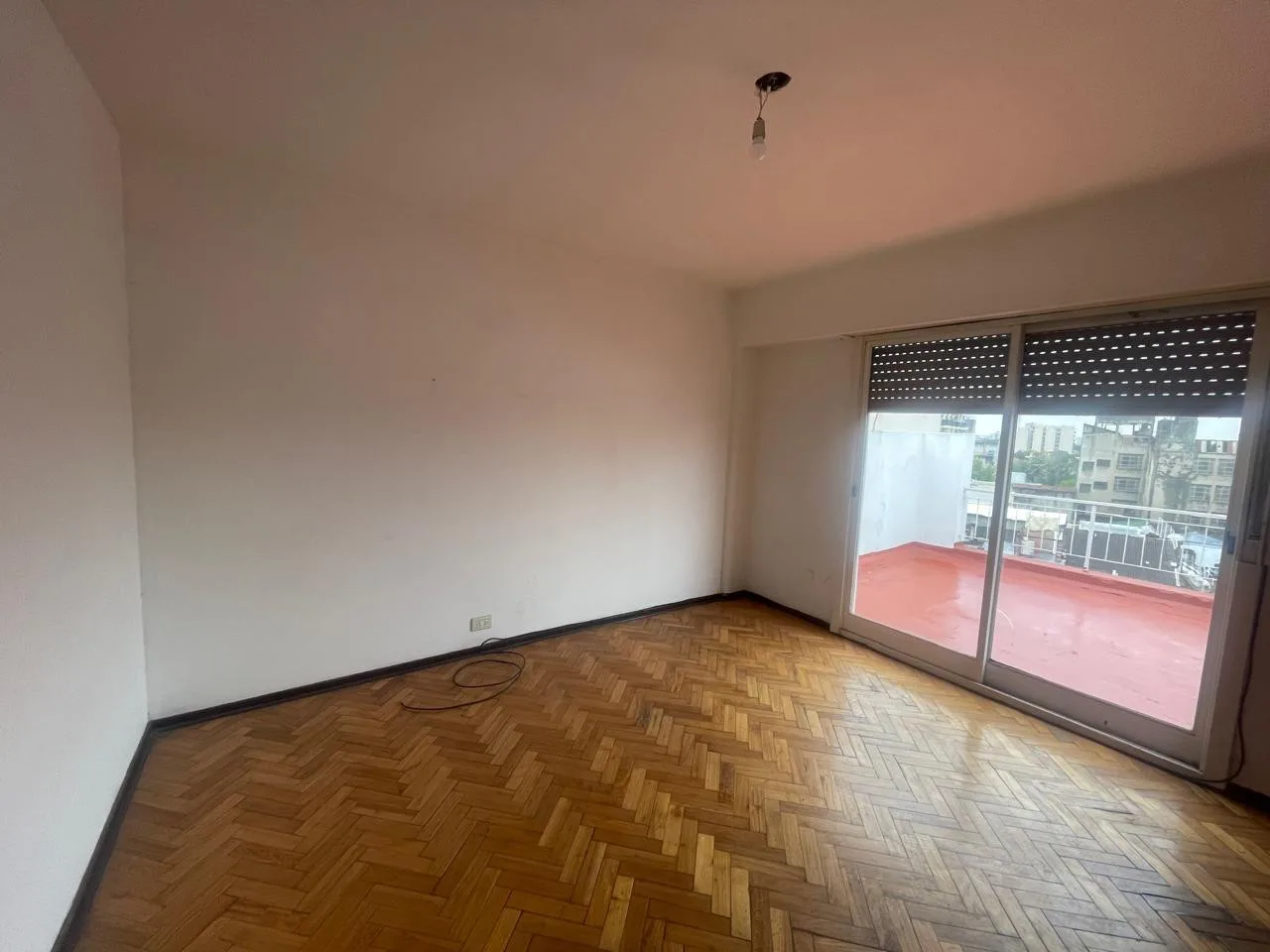 Monoambiente en alquiler con terraza propia en Monte Castro