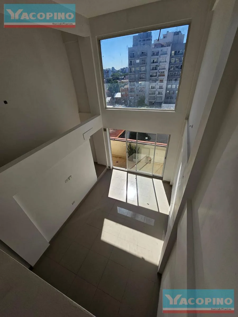 Departamento dúplex de 2 ambientes en Monte Castro