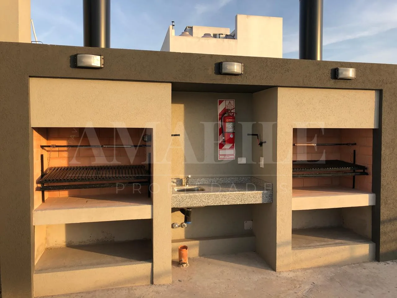 Monoambiente con balcón y cochera fija en Villa Urquiza